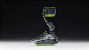 Scarpa robotica Nike Amplify con supporto meccanico per potenziare il passo