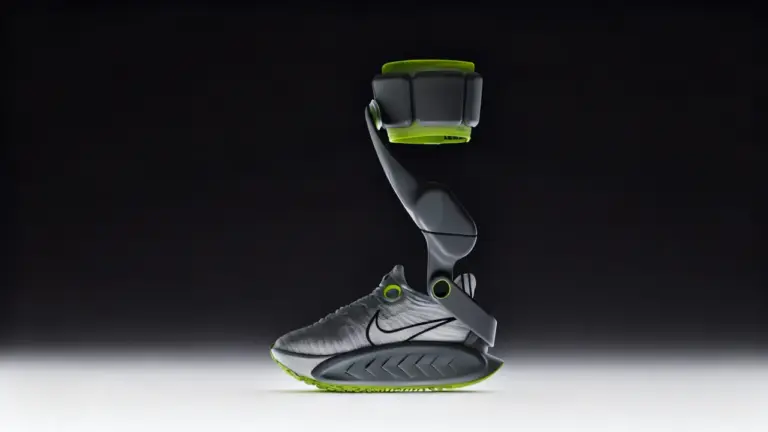 Scarpa robotica Nike Amplify con supporto meccanico per potenziare il passo