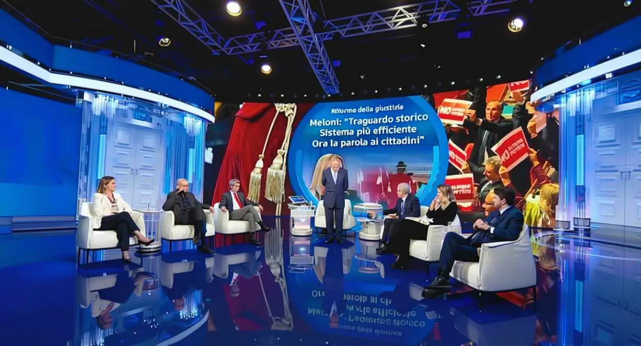 Persone sedute in uno studio televisivo durante una trasmissione di approfondimento politico